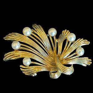 Vintage Signed Lisner Ribbon Gold Tone Faux Pearl Spray Brooch Women’s Jewelry